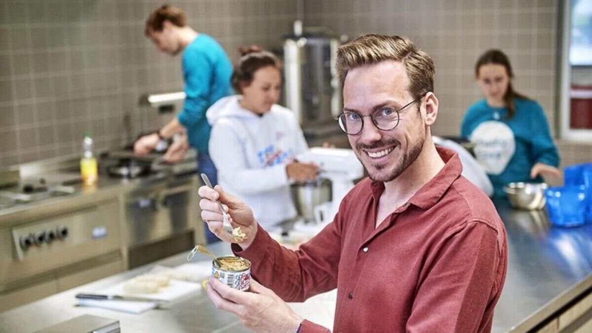 Dennis Favier met zijn team aan het werk in het lab van de Jamfabriek