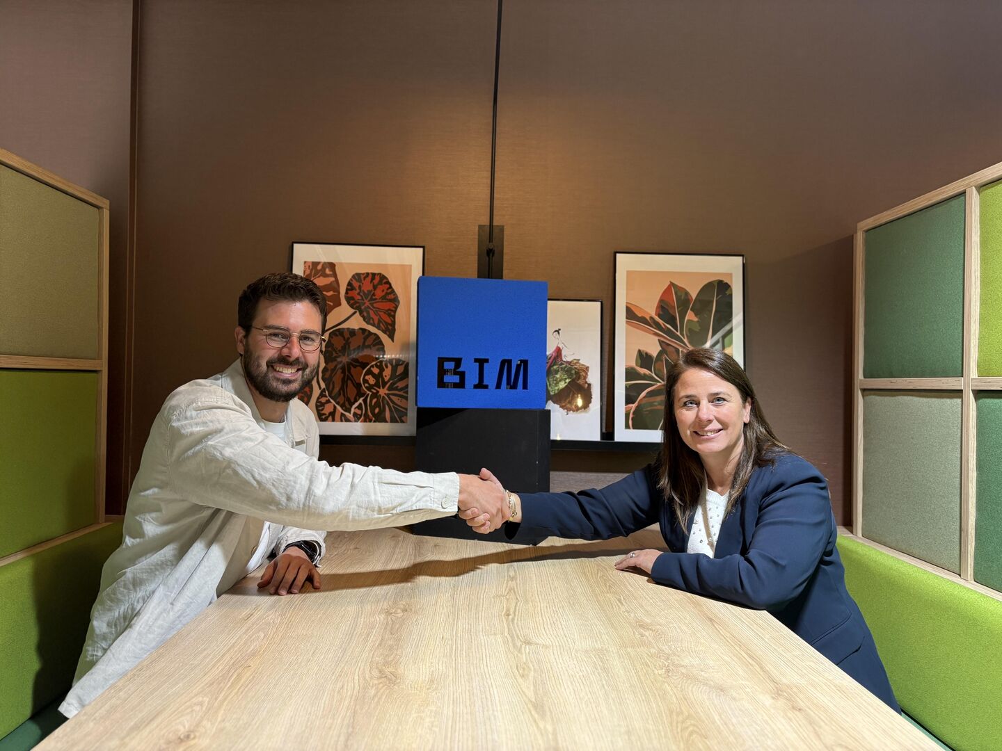 Dimpr ontvangt groeifinanciering uit het Startersfonds: slim activatiesysteem voor welzijn op de werkvloer